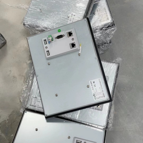 昆仑通十寸触摸屏 TPC1071Gn ，成色充新，功