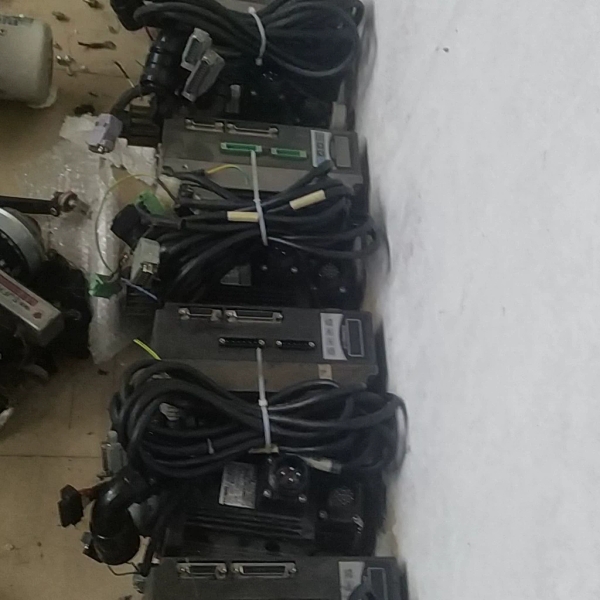 3205伺服驱动器4.3A配电机600瓦780瓦950瓦28