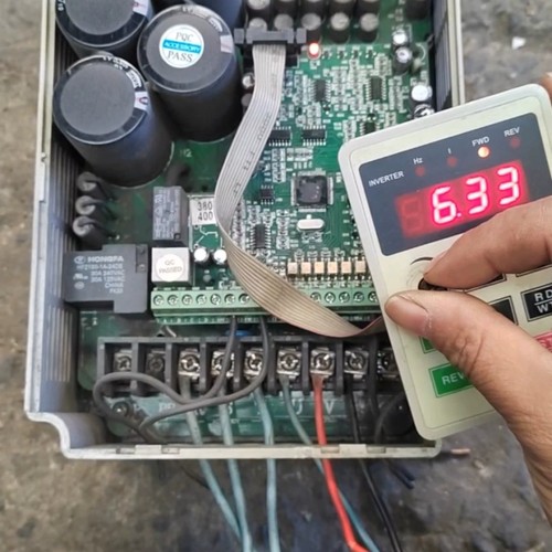 三晶变频器V004G3/V5R5P3变频器，拆机件一台，上盖