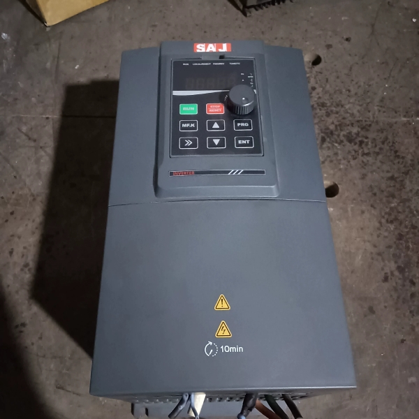 三晶 ⅤM1000B-4T5R5GB/7R5PB 拆机一台