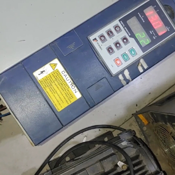 议价普传变频器PI7800-018G3 18.5KW重载，实拍图