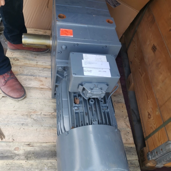 伦茨电机加减速机13台便宜处理了。GKS05-3MVBR09