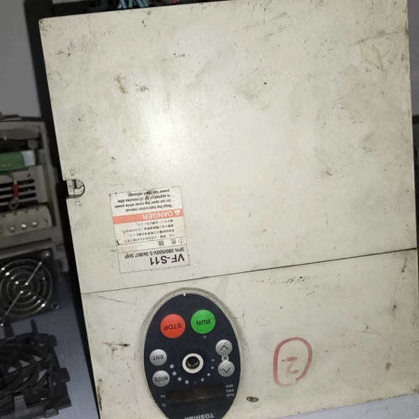 转让东芝变频器VF-S11-4055PL-WN，5.5KW，