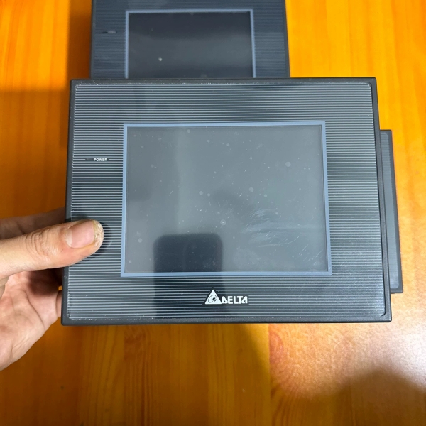 台达触摸屏、DOP-B05S111、成色漂亮、功能完好、