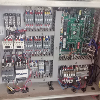 约克风冷模块式冷水机组。YCAE130