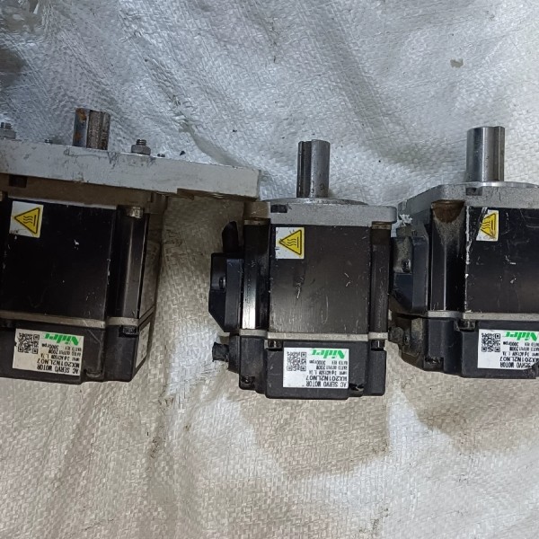 日本三协200W交流伺服电机MA201N2LN07实物拍摄如