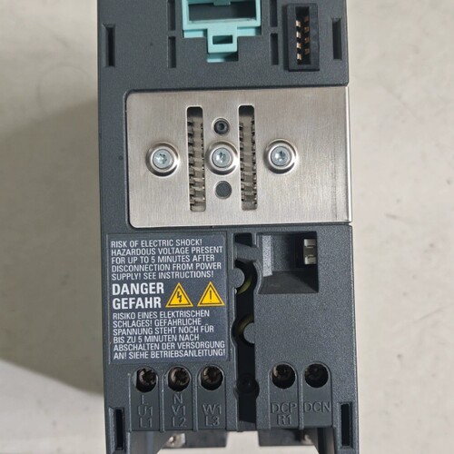 6SL3210-1SE11-7UAO。三相模块，输入电压为3