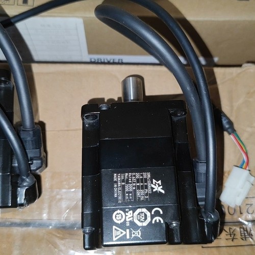 安川SGMXJ-02AUA6SC2伺服马达，电机成色漂亮 准