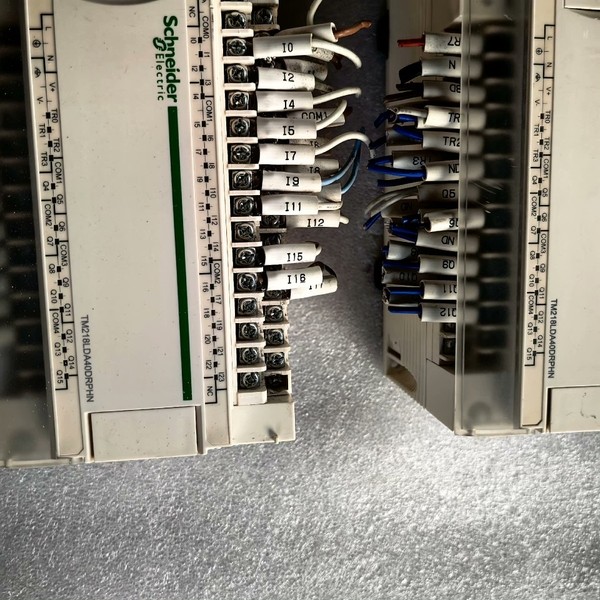 议价TM218LDA40DRPHN原装拆机下来，成色新如图