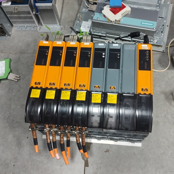 贝加莱伺服驱动器 APC820一台，10014S一台，100