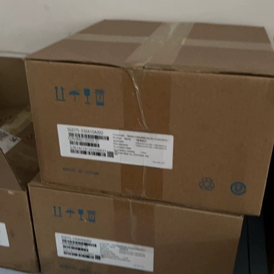 全新安川伺服驱动器，型号SGD7S-330A10A202，工