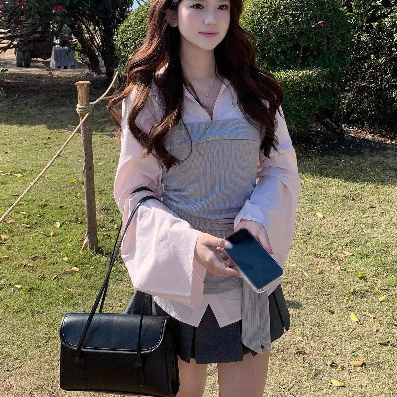 早秋韩系少女穿搭一整套设计感粉色长袖假两件衬衫百褶短裙两件套