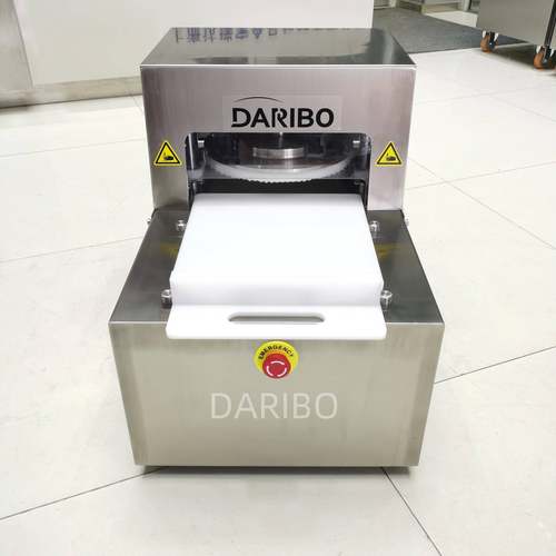 自动肉排压片机 猪里脊鸡胸肉压肉机商用压薄片设备小块压成大块