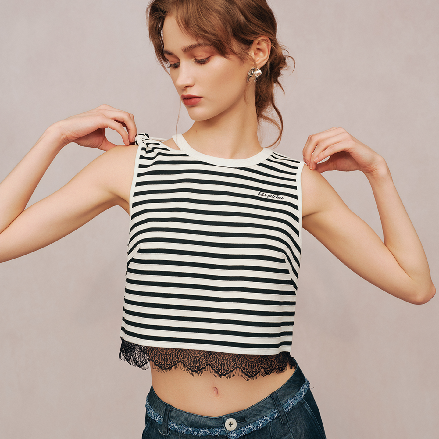 无袖纽结设计感条纹蕾丝边背心女