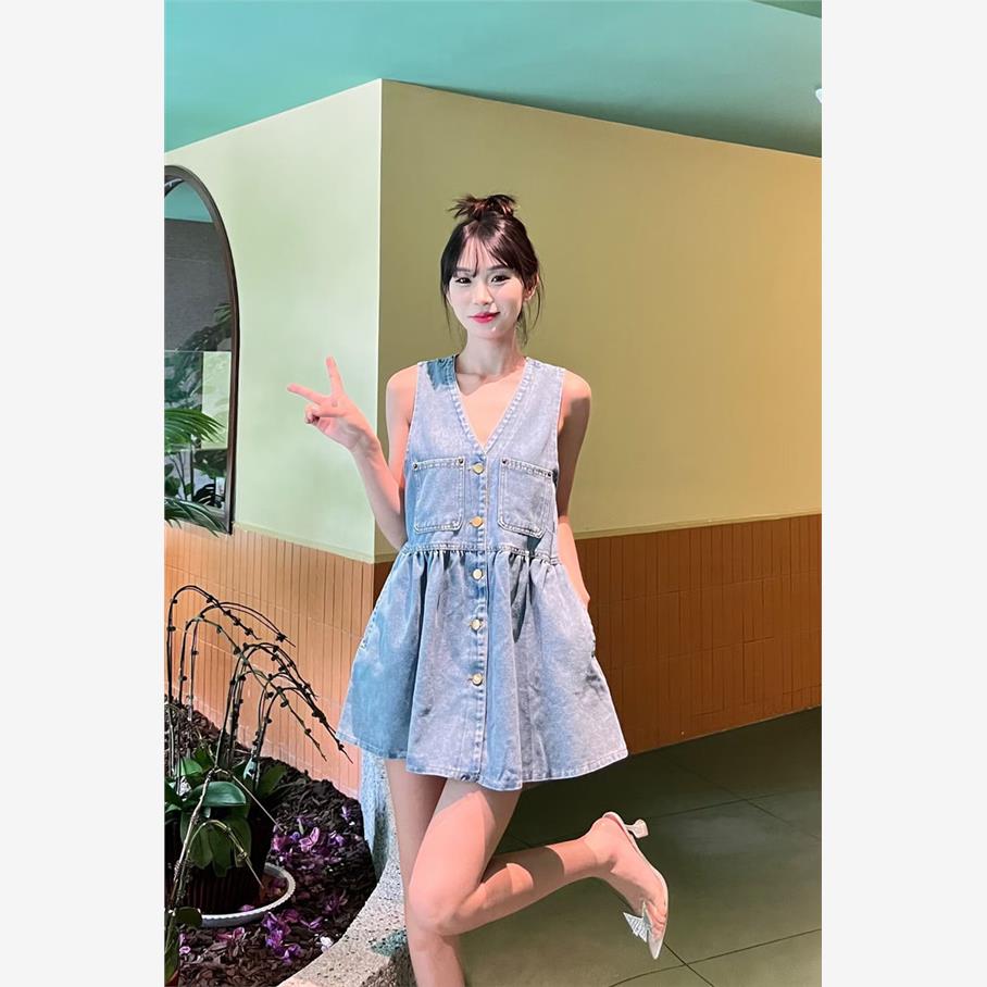 法式复古小个子连衣裙女夏季2024新款韩版气质显瘦V领牛仔背带裙