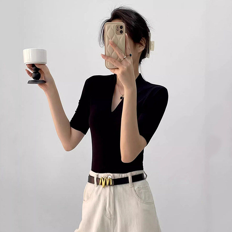 高级感黑色V领修身上衣女正肩T恤2025年夏半袖气质V领短袖女收腰