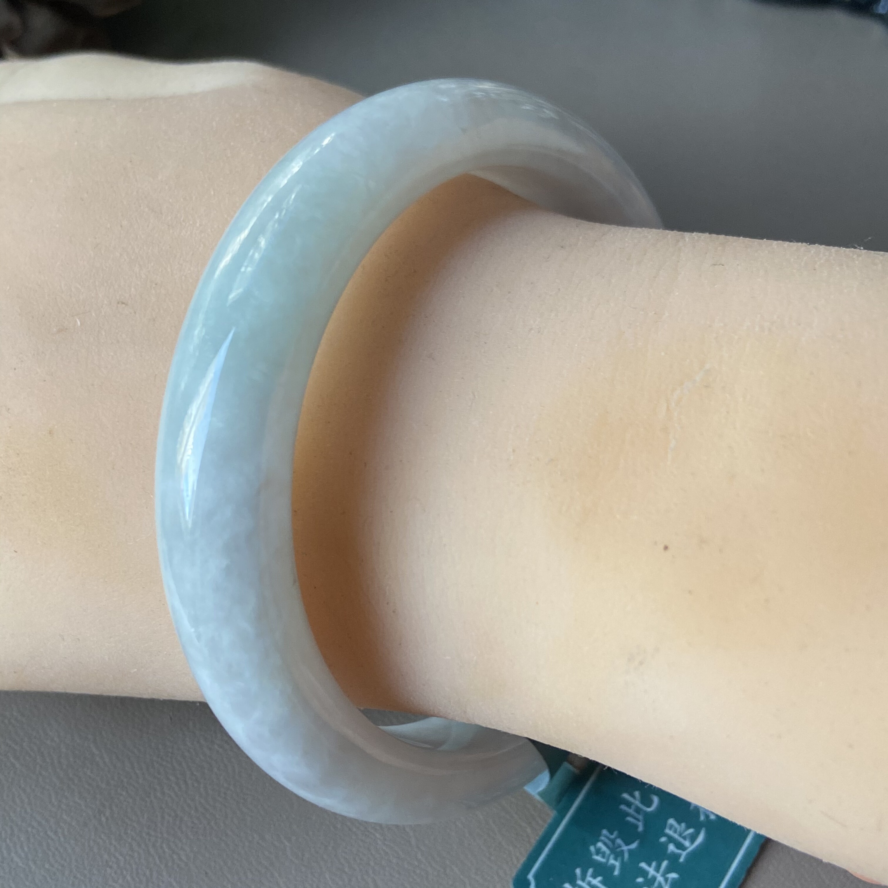 天然缅甸翡翠手镯57冰糯种浅绿色玉镯子老坑a货0141带证书特价