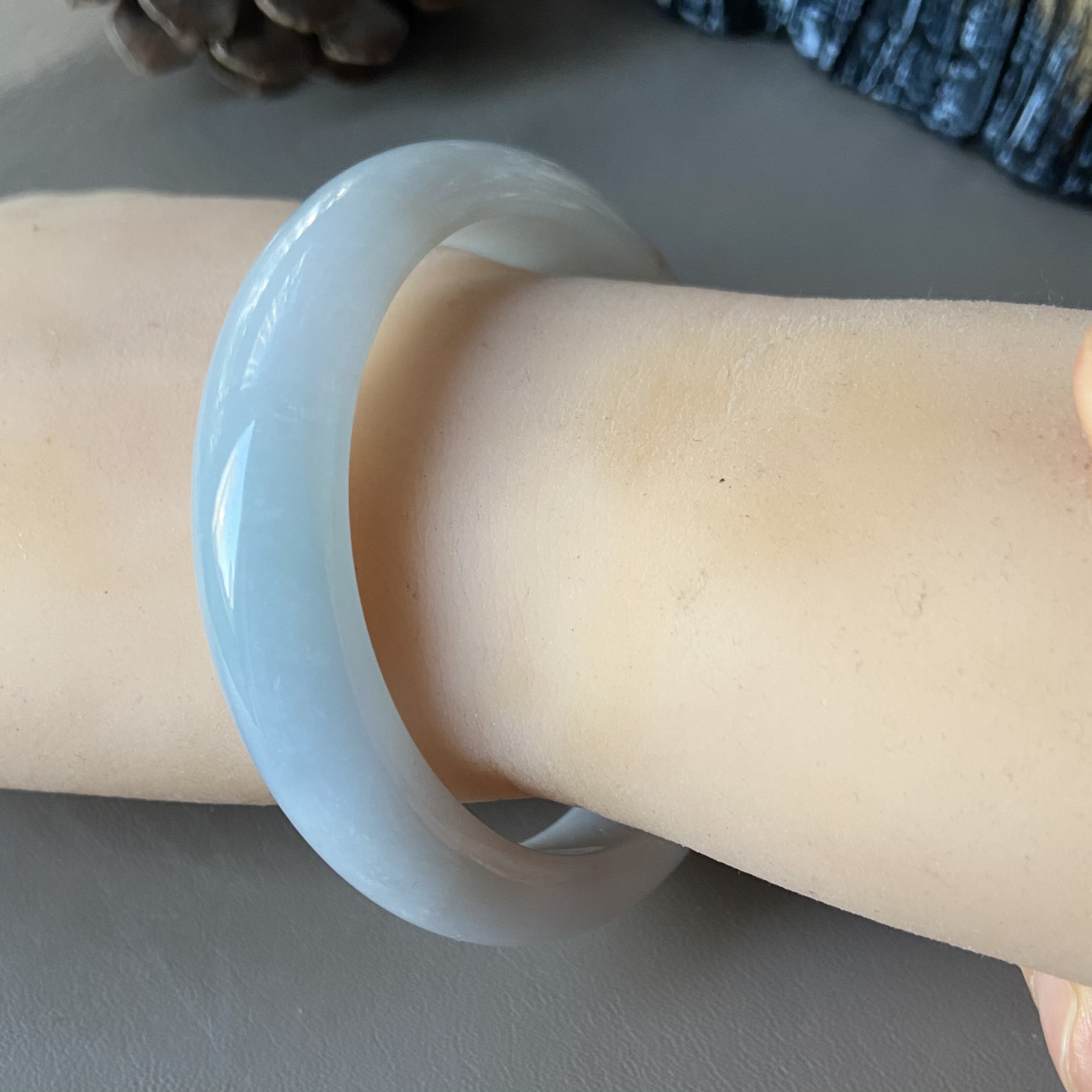 天然缅甸翡翠手镯56冰糯种白月光浅绿玉镯子55老坑a货0247带证书