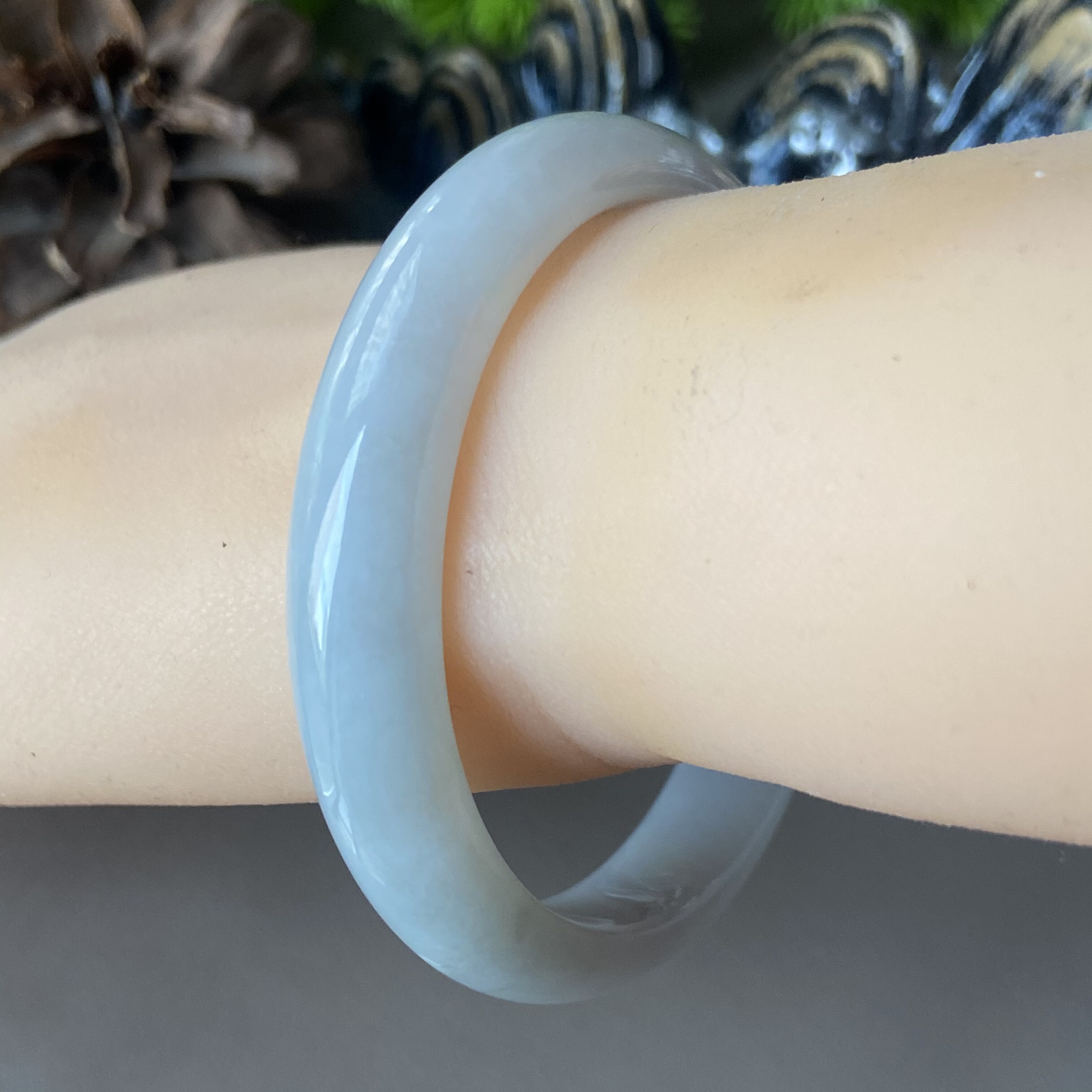 天然缅甸翡翠手镯55冰糯种浅绿白月光玉镯子老坑a货0358带证书