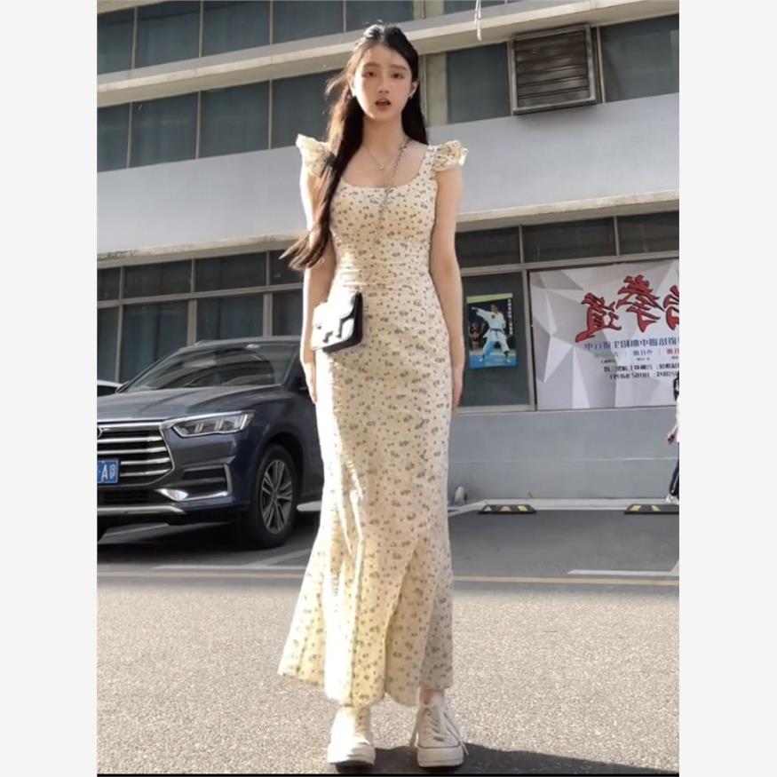 茶歇法式方领碎花连衣裙