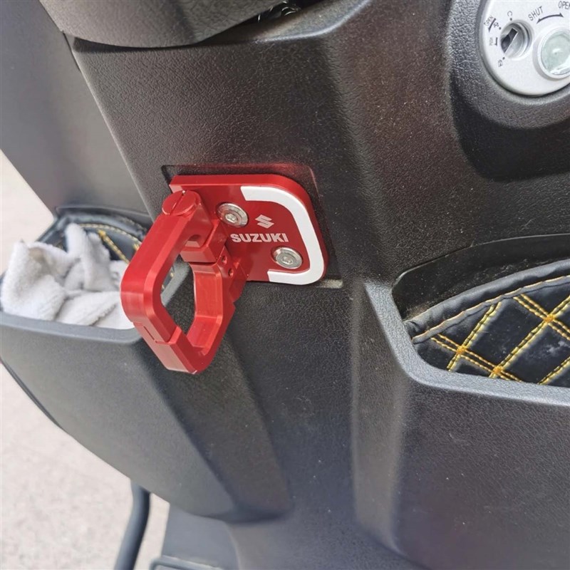 适用轻骑铃木UY125/UU125改装铝合金挂钩 US125前储物箱挂钩配件