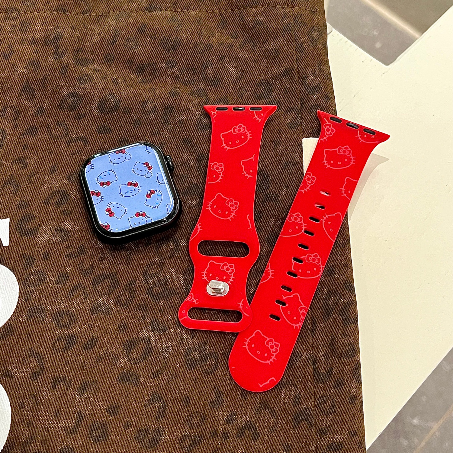 复古Kitty适用苹果手表表带iwatchS11/10/9硅胶Apple红2ultra/SE