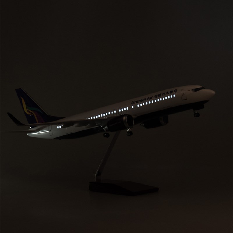 带轮带灯乌鲁木齐航空737客机飞机模型737-800仿真拼装民航礼品