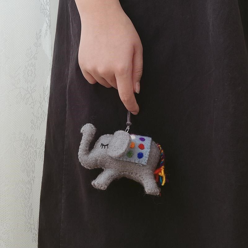 尼泊尔手工羊毛毡挂件彩点灰象包挂韩国人K气同款车挂大象礼物小