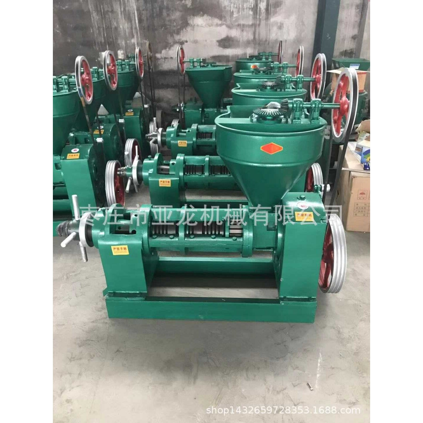 新式葵花籽菜籽油桐籽大豆玉米棉籽花生芝麻榨油机厂家 出油率高