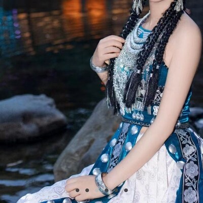 新款少数民族苗疆苗族服饰抹胸服装摄影套装旅P拍闺蜜装爆款三件