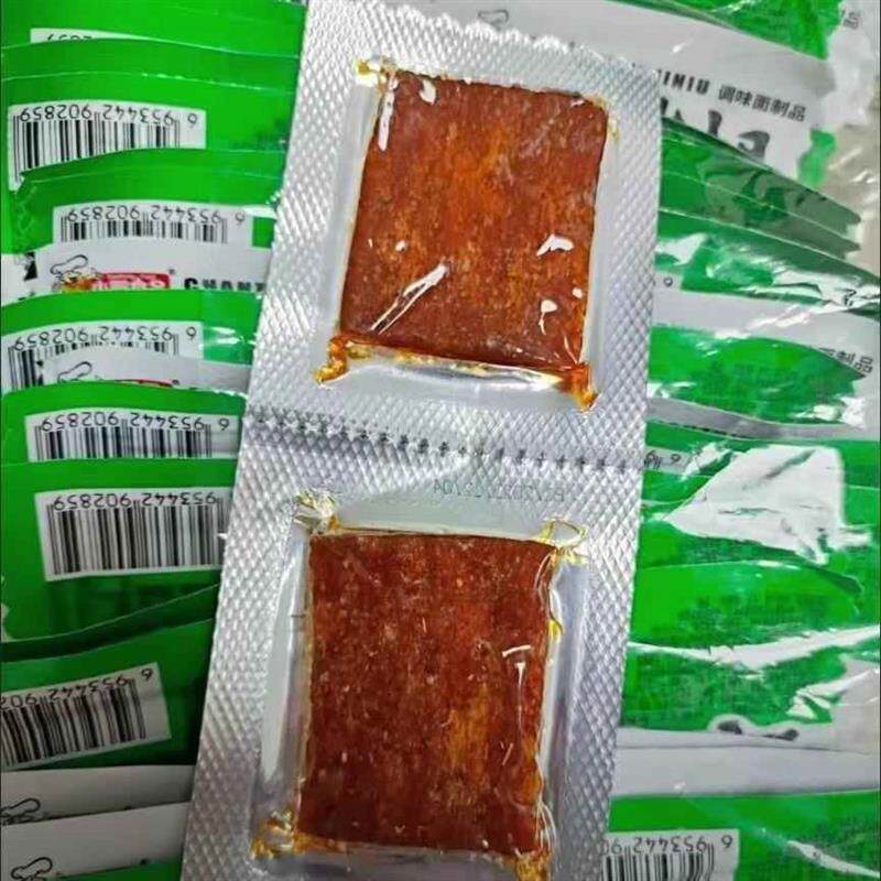 小鹏食品馋嘴妞杨哥臭干子辣条零食大礼包儿时亲嘴烧大刀肉食品