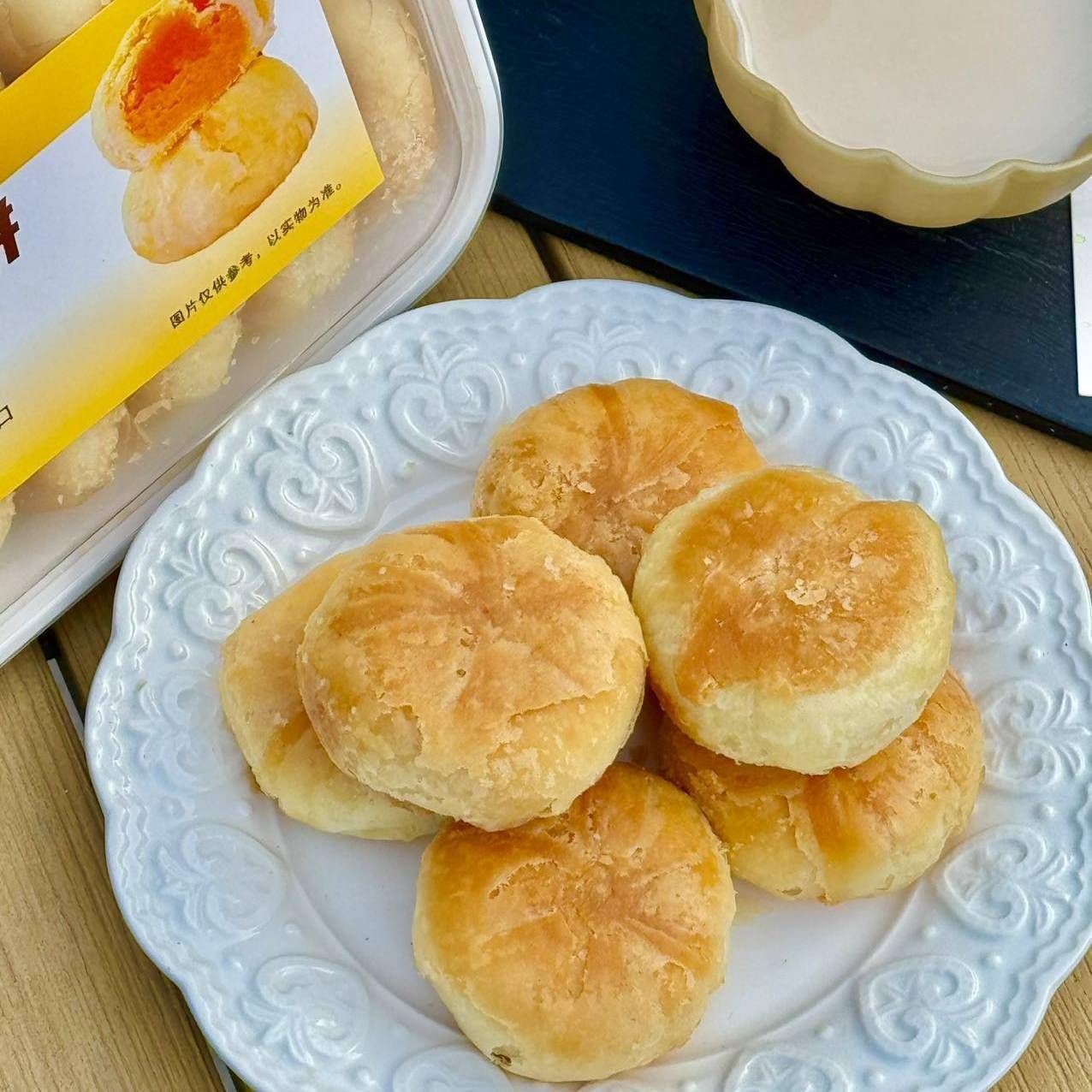 新品蛋黄千层酥饼夹心老式手工糕点咸蛋黄味老婆饼充饥解馋下午茶