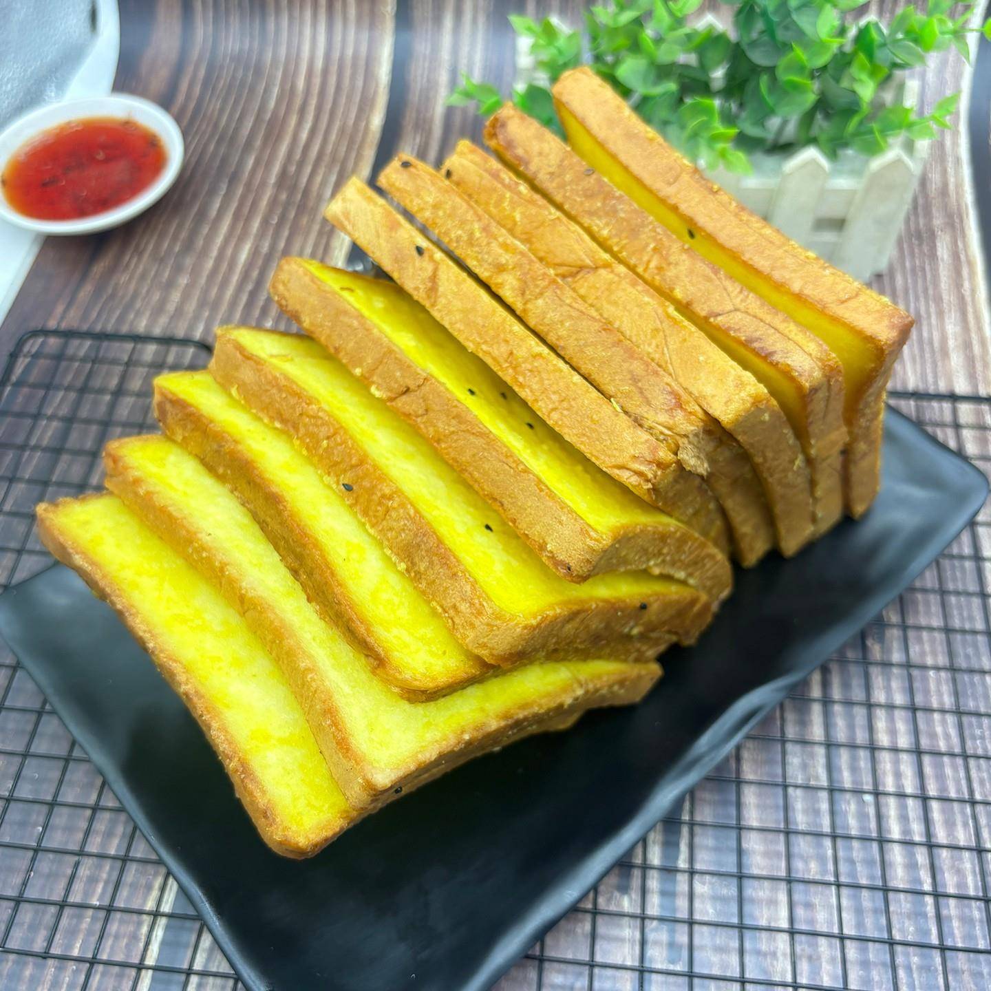新品炭烤奶香面包片商用半成品全麦三明治黄油吐司油炸烧烤食材