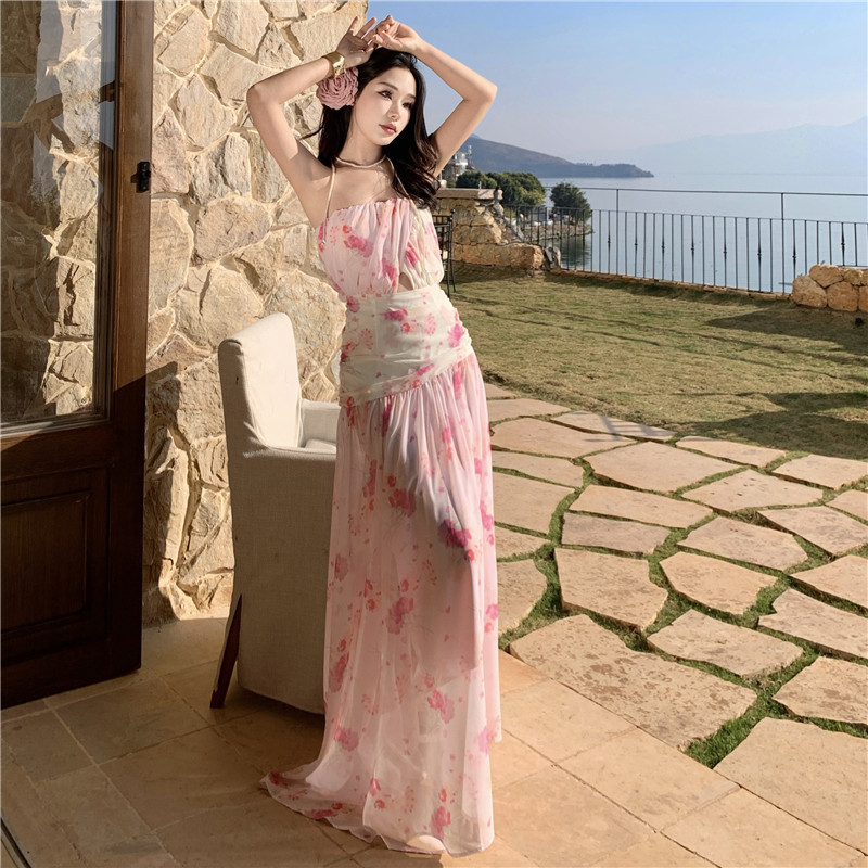 粉色碎花修身抹胸连衣裙女夏法式高级感气质长裙三亚海边拍照