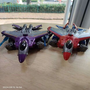 706-61妮乐小队长惯性动力变形飞机战警关节可动手动变形玩具