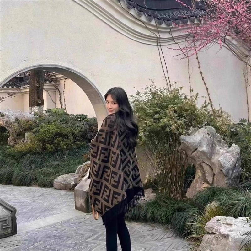 单依纯同款披肩*斗篷空调房办公室外搭外套披风2025新款女高级感