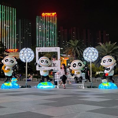玻璃钢卡通熊猫雕塑动物发光户外景区网红打卡拍照商场装饰大摆件