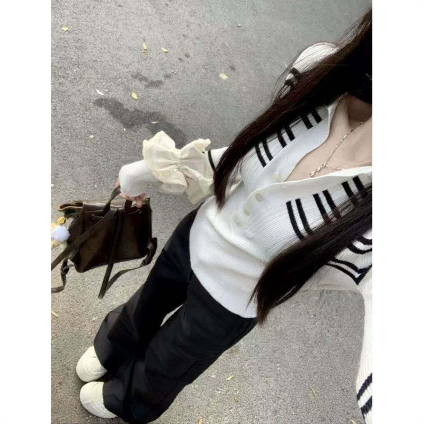 白色条纹领长袖针织衫女秋秋季新款法式短款打底上衣