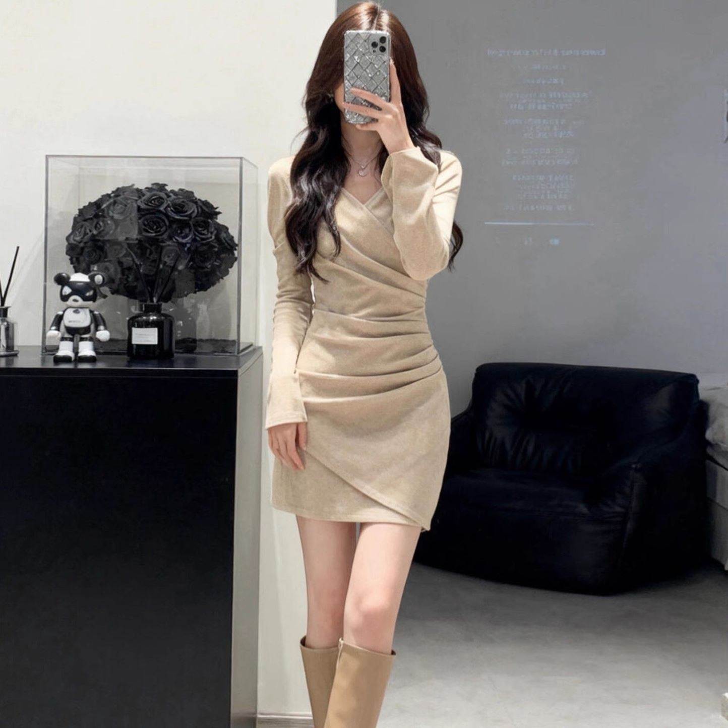 高级感小个子领收腰显瘦连衣裙女喇叭袖修身打底内搭包臀短裙子