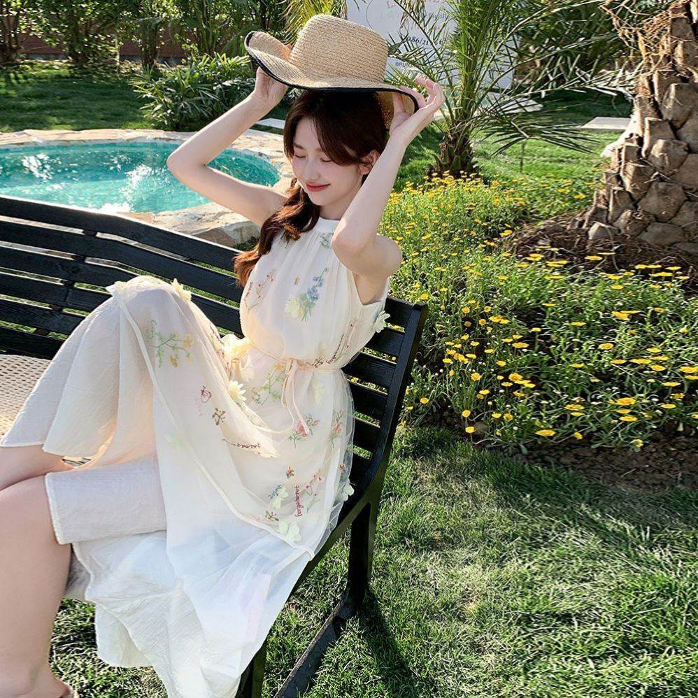 海边度假轻柔挂脖连衣裙女2026夏季新款碎花裙宽松网纱A字长裙子