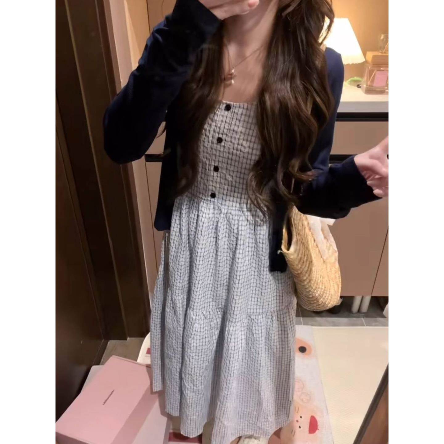 法式蓝色吊带格子连衣裙女2026新款秋冬穿搭小个子巨好看长裙套装