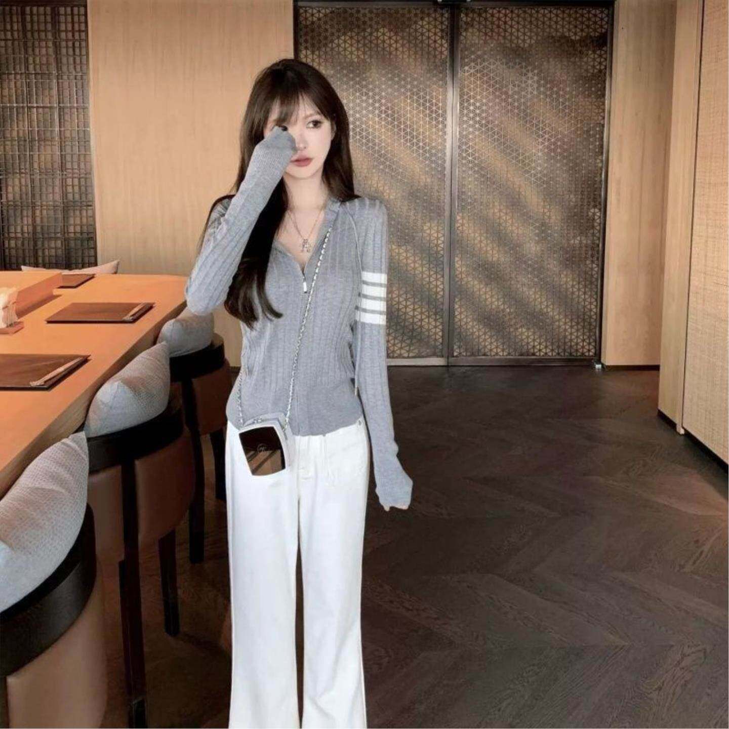 薄款灰色连帽上衣女2026春秋新款长袖拉链坑条针织开衫学院小外套