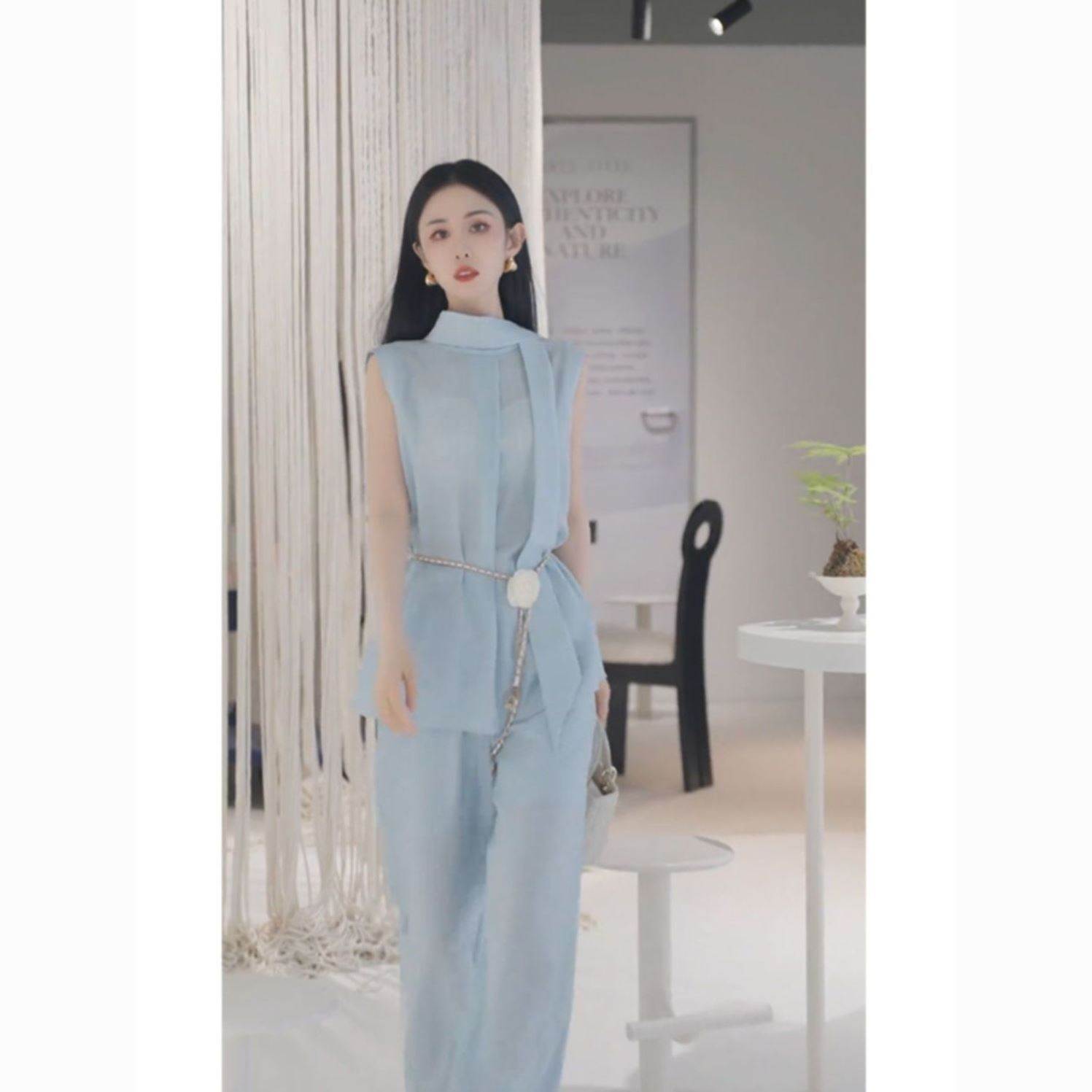 夏装搭配一整套舒适洋气减龄时尚干练气质女装蓝色无袖衬衫套装女