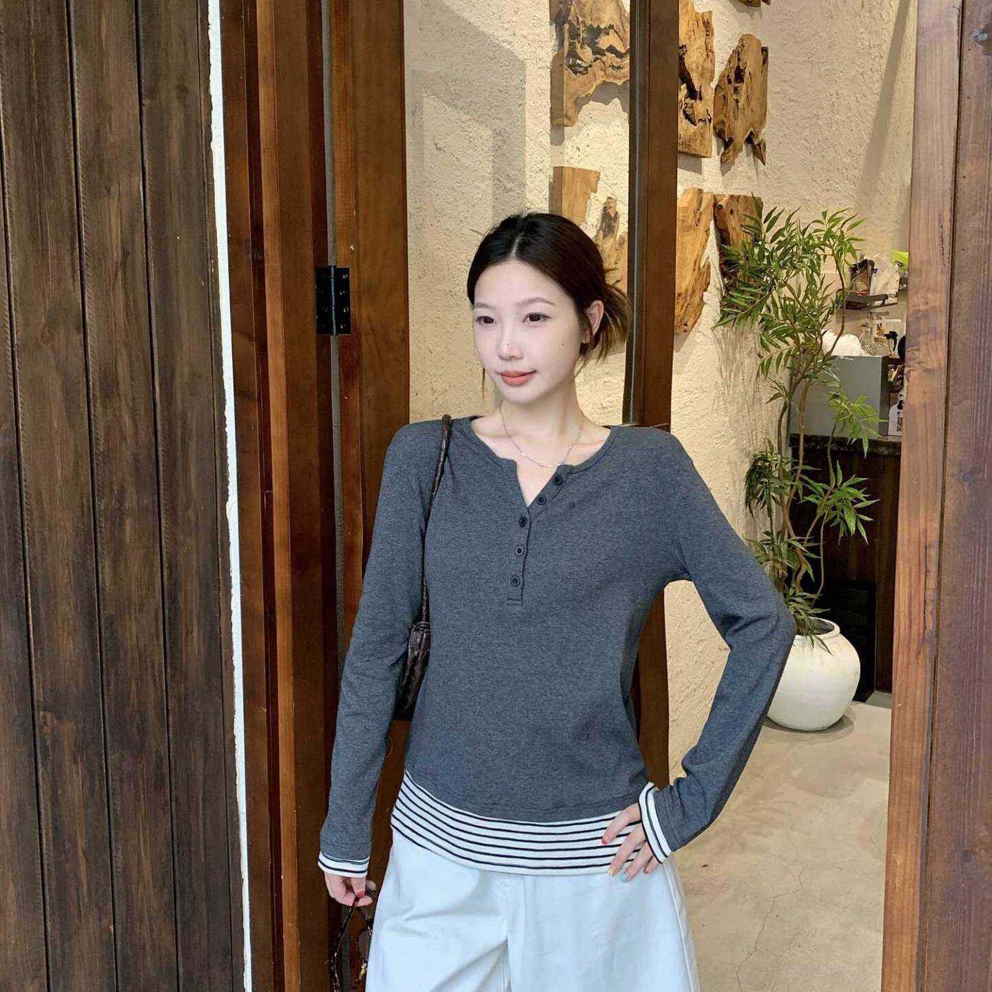 2026春秋季V领纽扣假两件长袖上衣胖MM棉料宽松显瘦条纹拼接T恤女