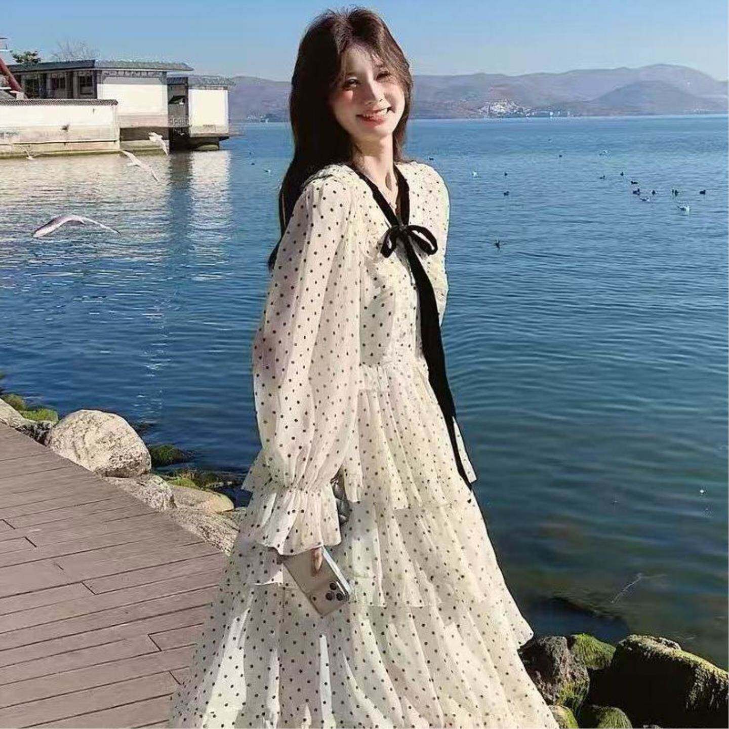 白色法式气质蝴蝶结波点长袖连衣裙女2026春夏新款气质蛋糕裙长裙