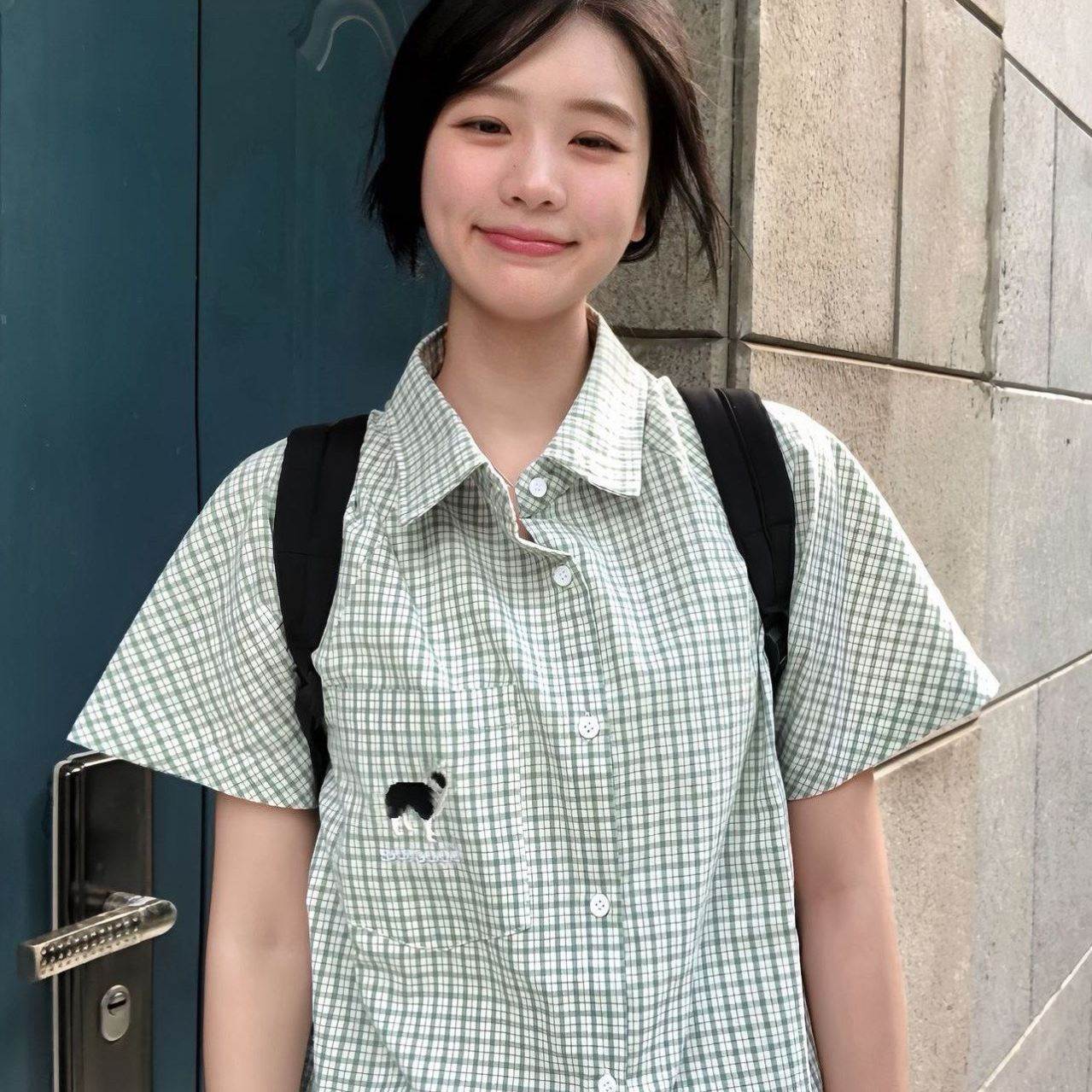 日系文艺风格子短袖衬衫女夏季高级感休闲宽松半袖显瘦薄衬衣上衣