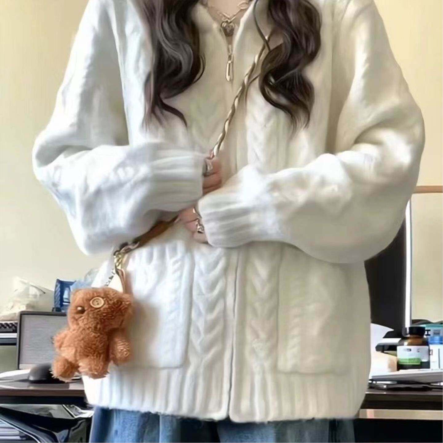 春季高级感慵懒白色拉链麻花针织毛衣女2026新款春夏宽松开衫外套