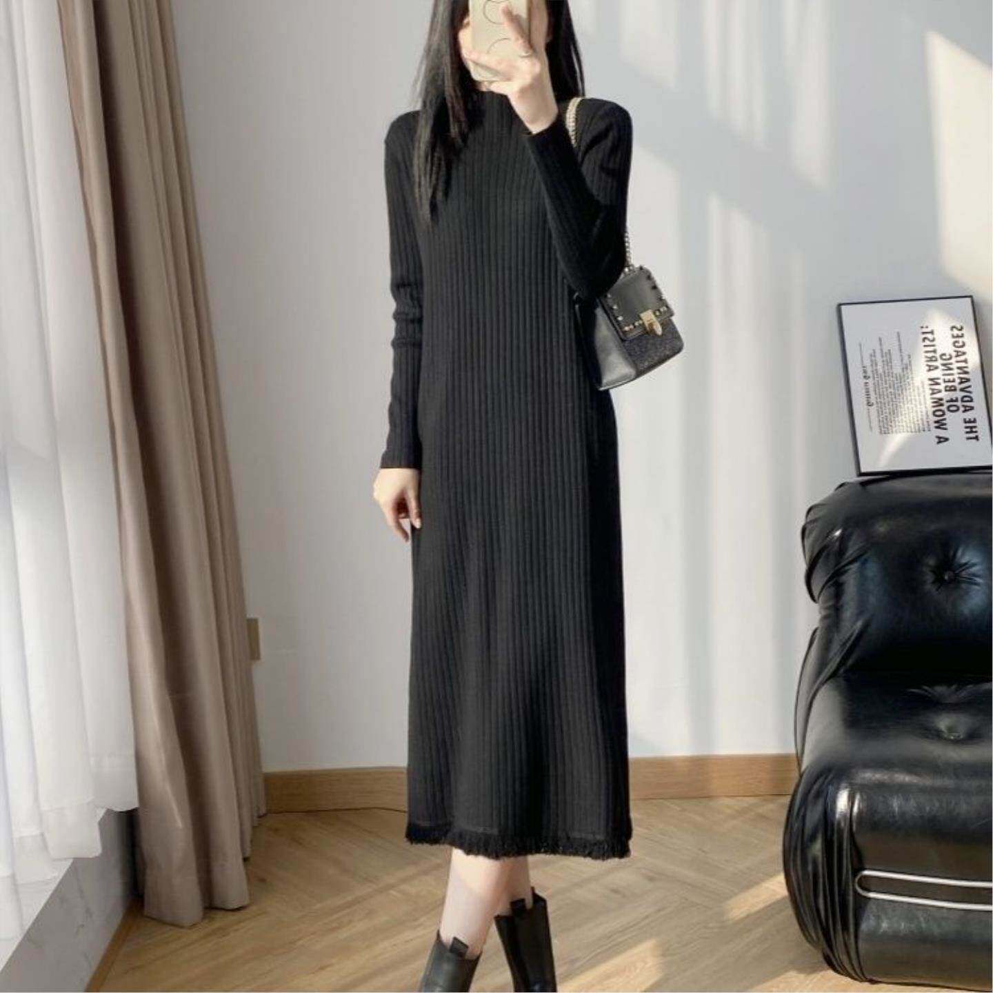 配大衣流苏过膝针织连衣裙女春夏新款半高领中长款过膝宽松毛衣裙