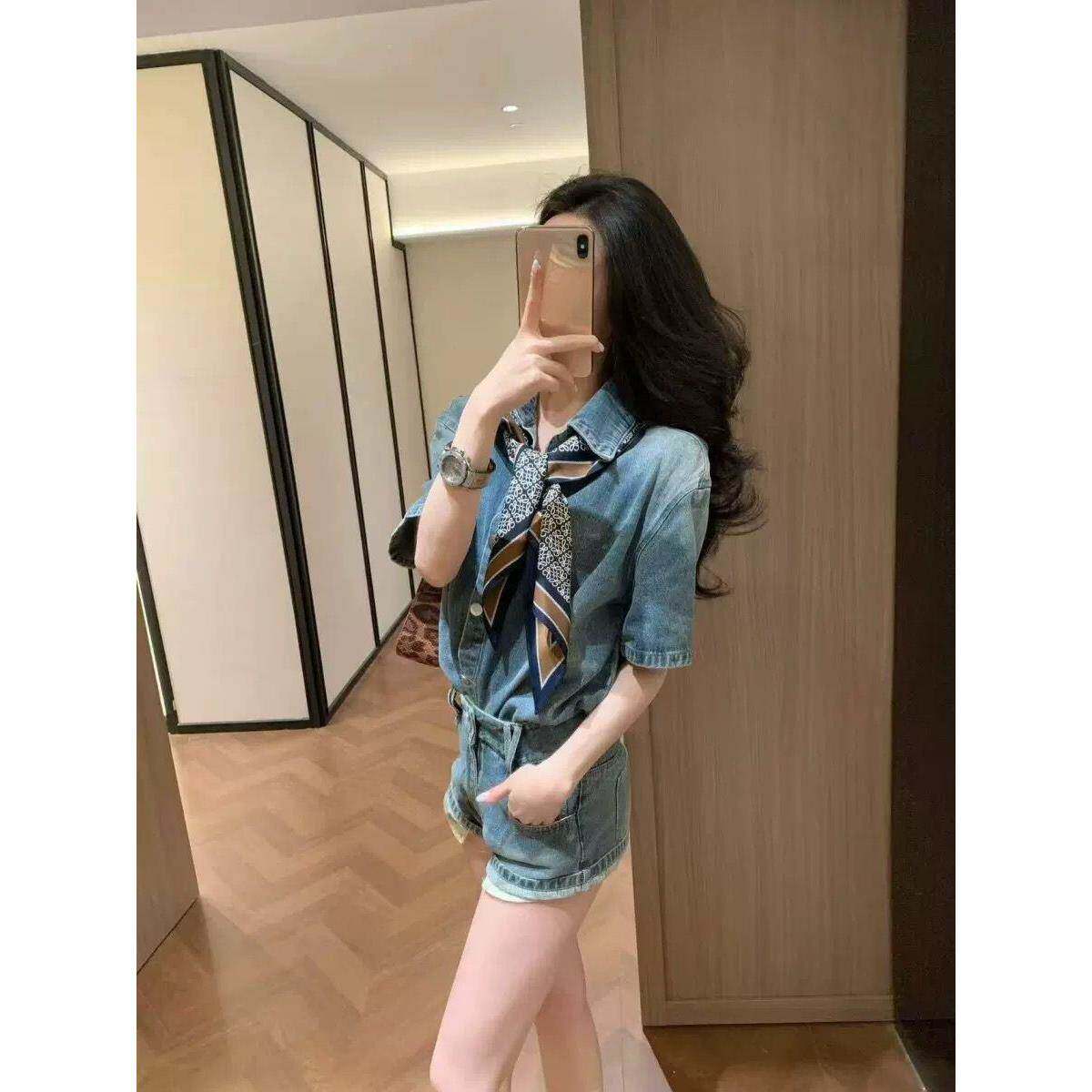 夏日出游牛仔套装女复古宽松蓝色衬衫港风休闲穿搭直筒短裤两件套