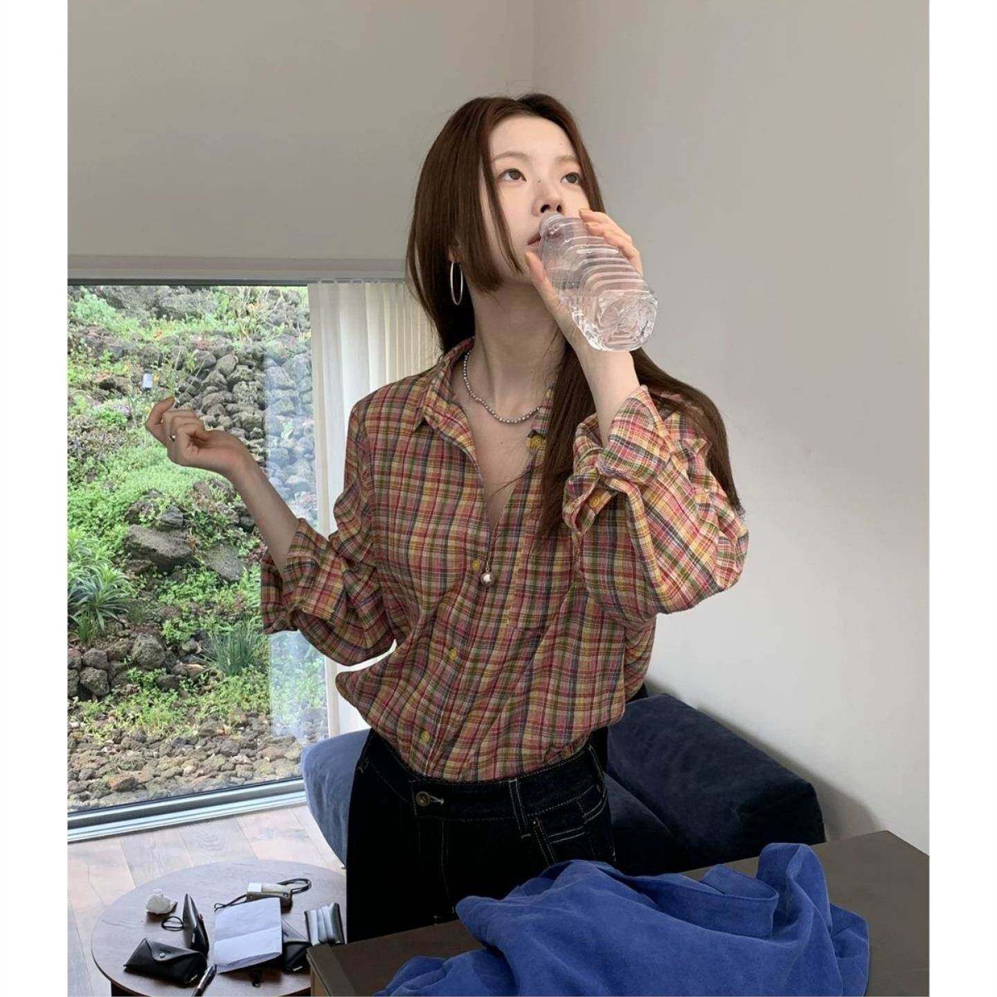 韩版2026新款彩色褶皱格纹衬衫女复古宽松单排扣翻领长袖外套chic